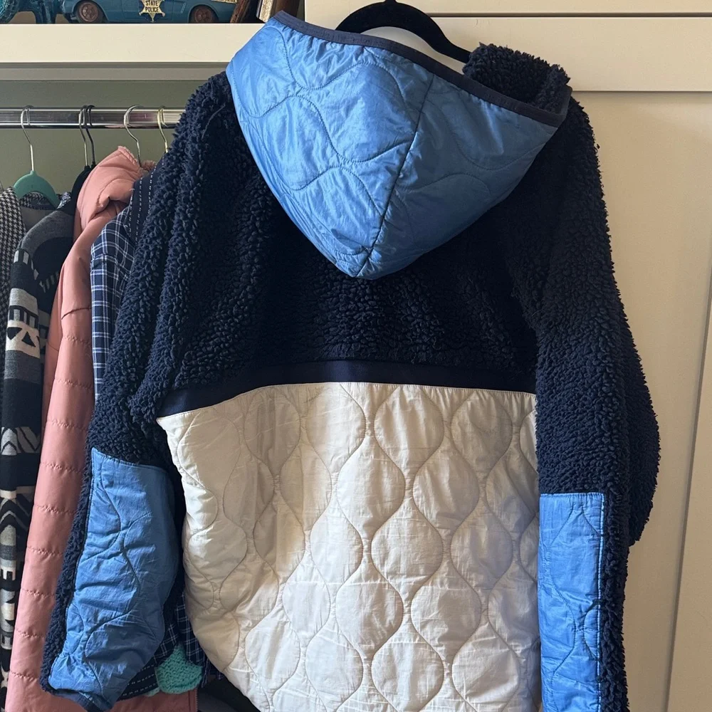 Nike Navy Sherpa Jacket with Light Blue, White & Red Accents - Picture 6 of 9